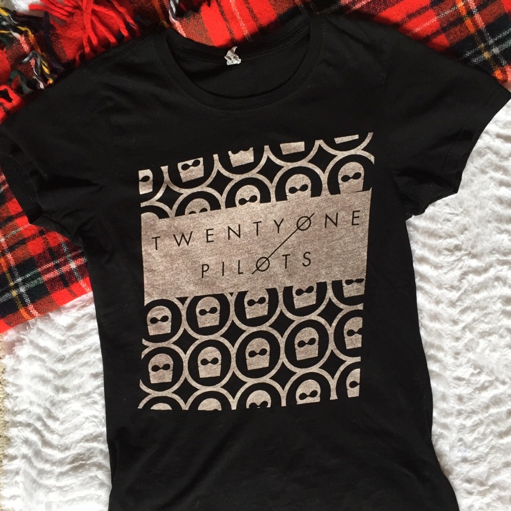 ⭐️4 for $30 ⭐️Twenty one pilots band tee